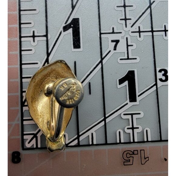 Vintage Richelieu 12KGF Gold Plated Leaf Clip-On Earrings W/ Faux Pearl Accent - Picture 6 of 6